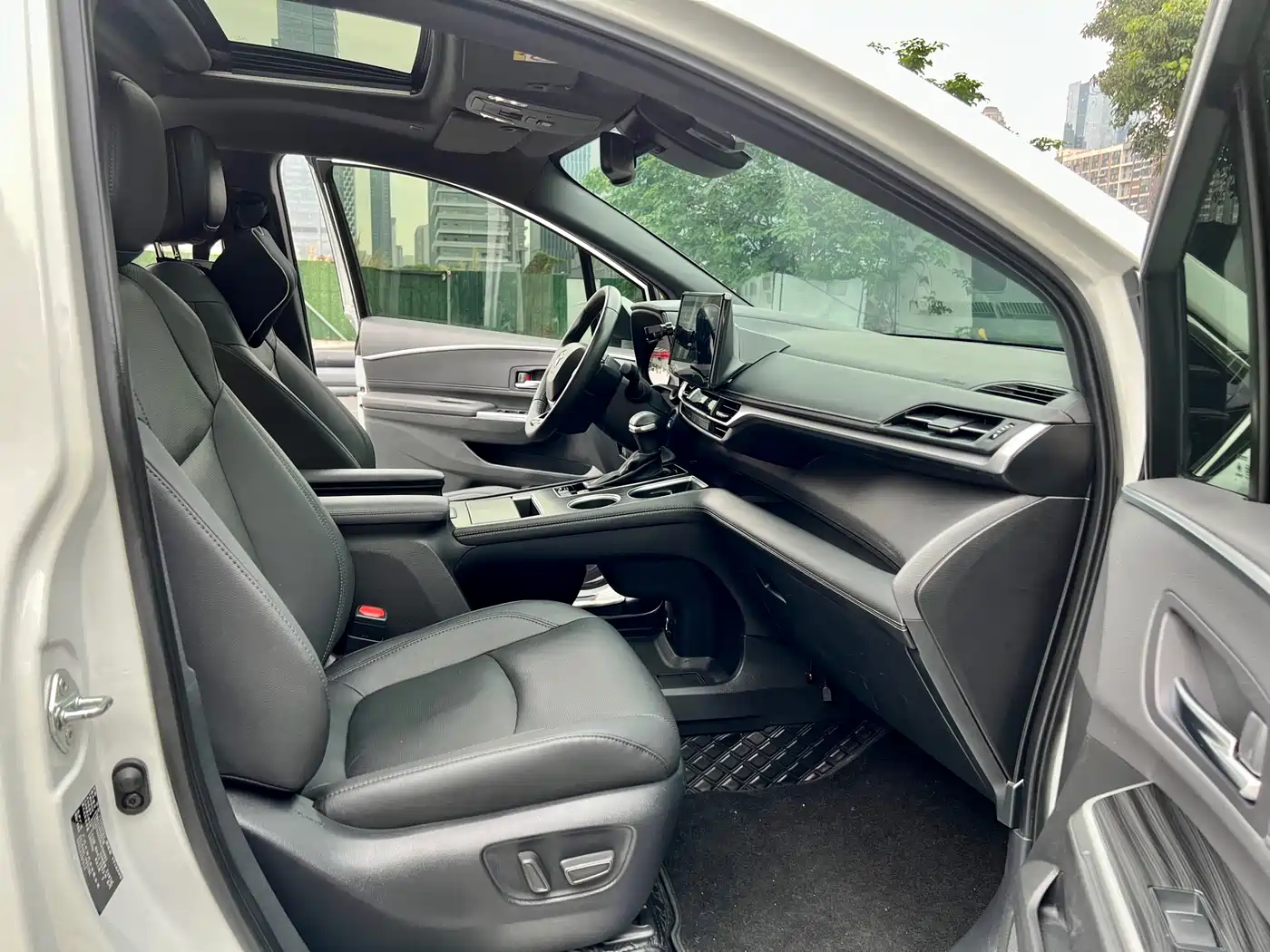 Toyota Sienna 2021 2.5L Hybrid Ultimate Edition фото 12