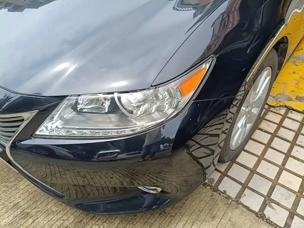 Фото 24 - Lexus ES