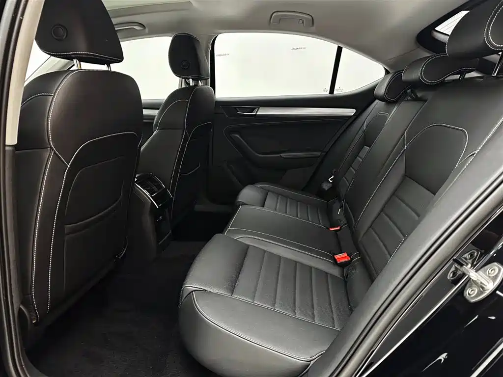 Škoda Superb 2023 TSI280 DSG Premium Edition фото 21