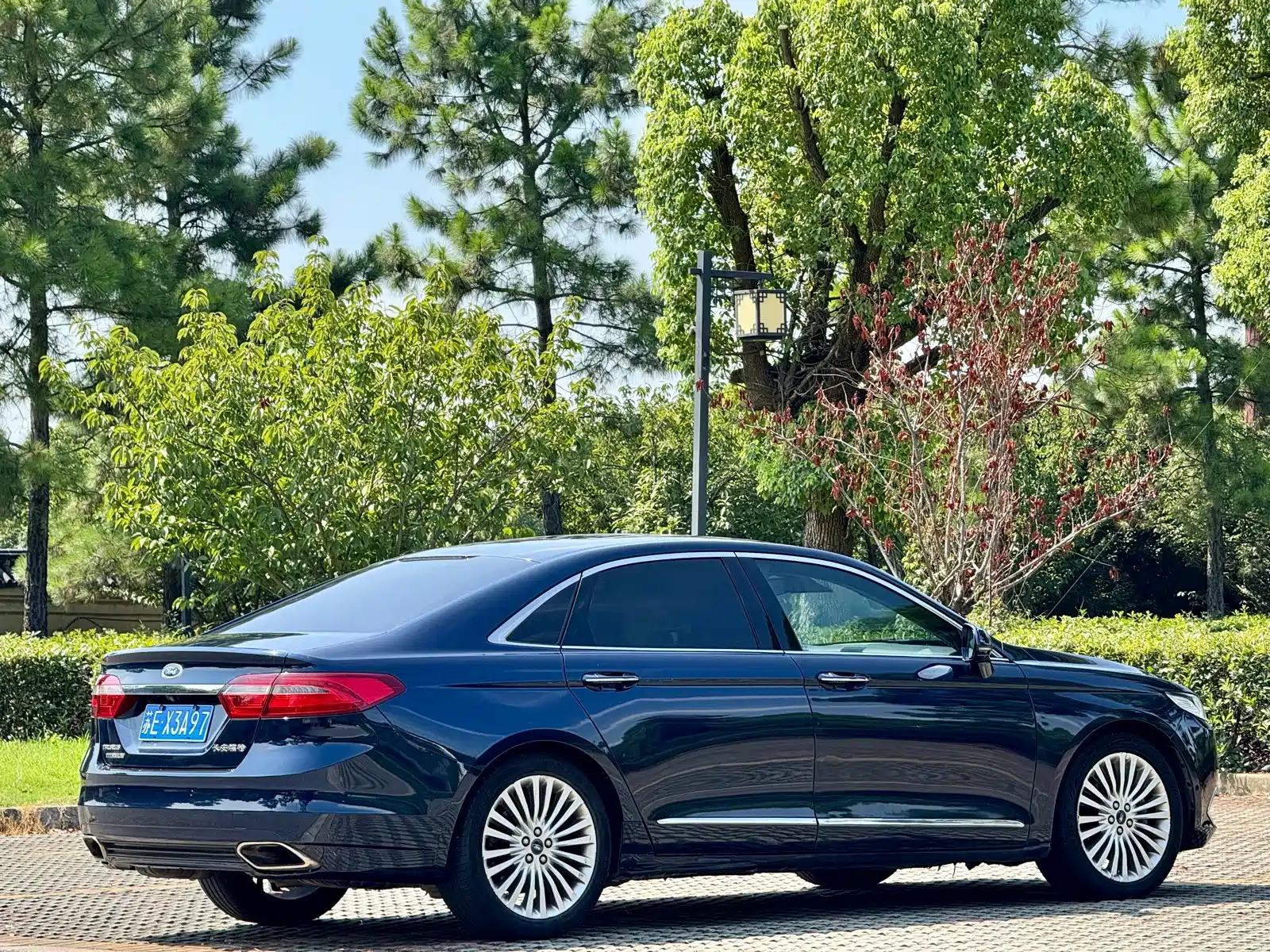 Фото 20 - Ford Taurus