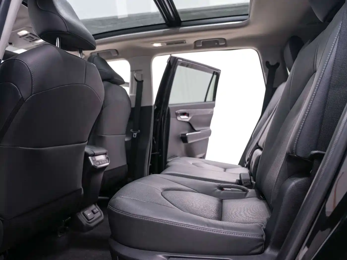 Toyota Highlander 2022 Dual Engine 2.5L 4WD Supreme Edition 7-Seater фото 23