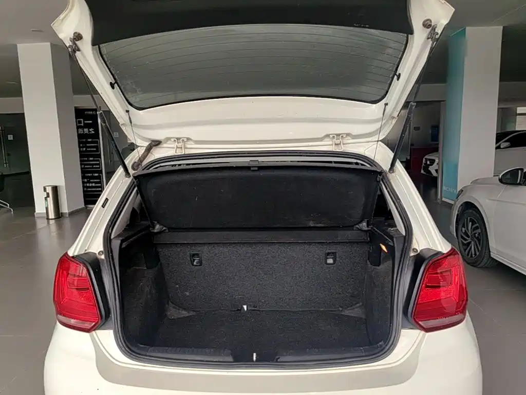 Фото 19 - Volkswagen Polo