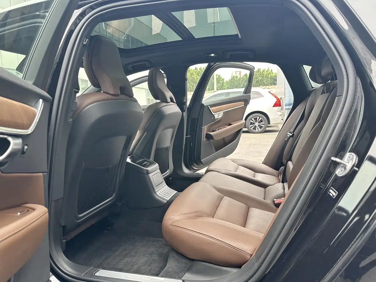Volvo S90 Plug-in Hybrid 2024 2024 PHEV AWD Long Range Momentum Luxury Edition