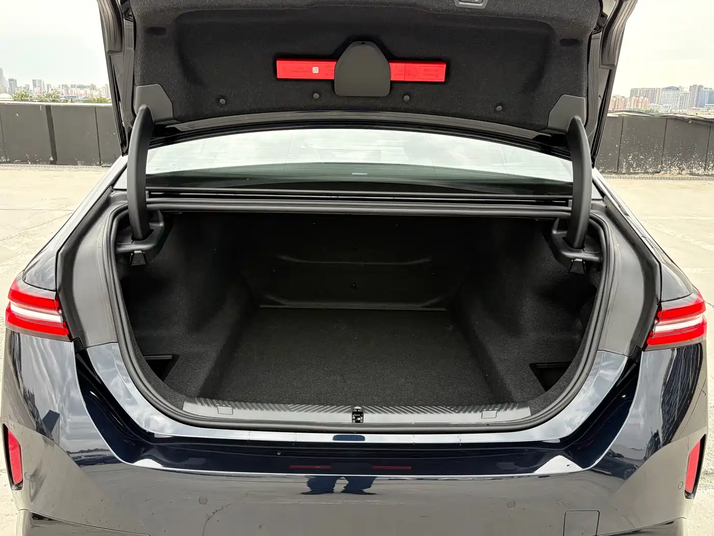 BMW 5 Series 2025 530Li Premium M Sport Package фото 18