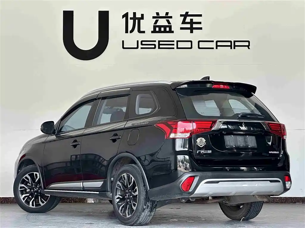 Mitsubishi Outlander 2020 2.0L 2WD Premium 5-seater фото 7