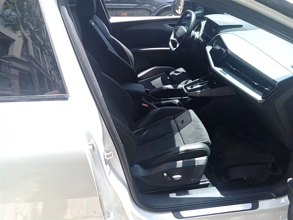 Audi Q5 e-tron 2022 40 e-tron Starlight Mech Suit фото 20