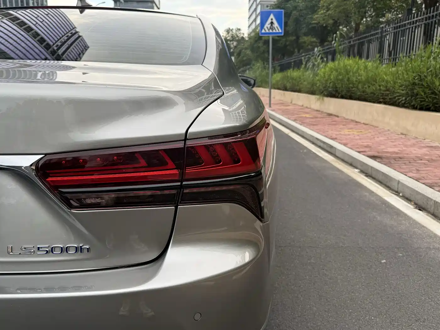 Lexus LS 2021 500h Excellence Edition фото 9
