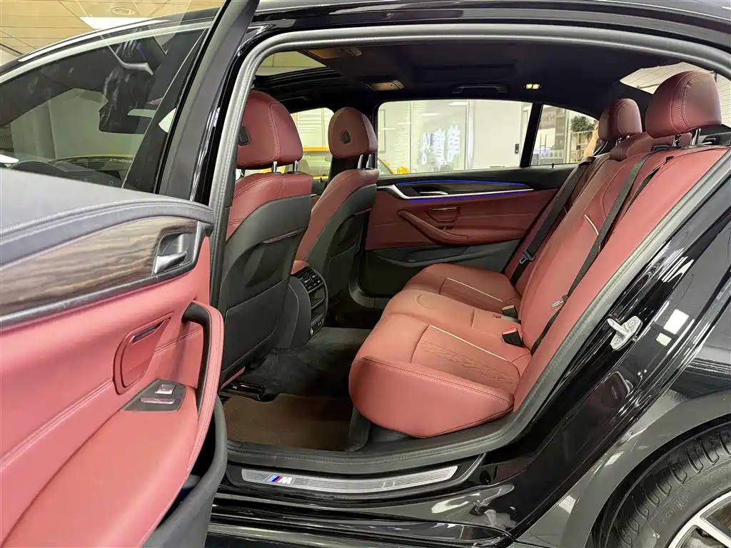 BMW 5 Series 2022 530Li Leading M Sport Package фото 9