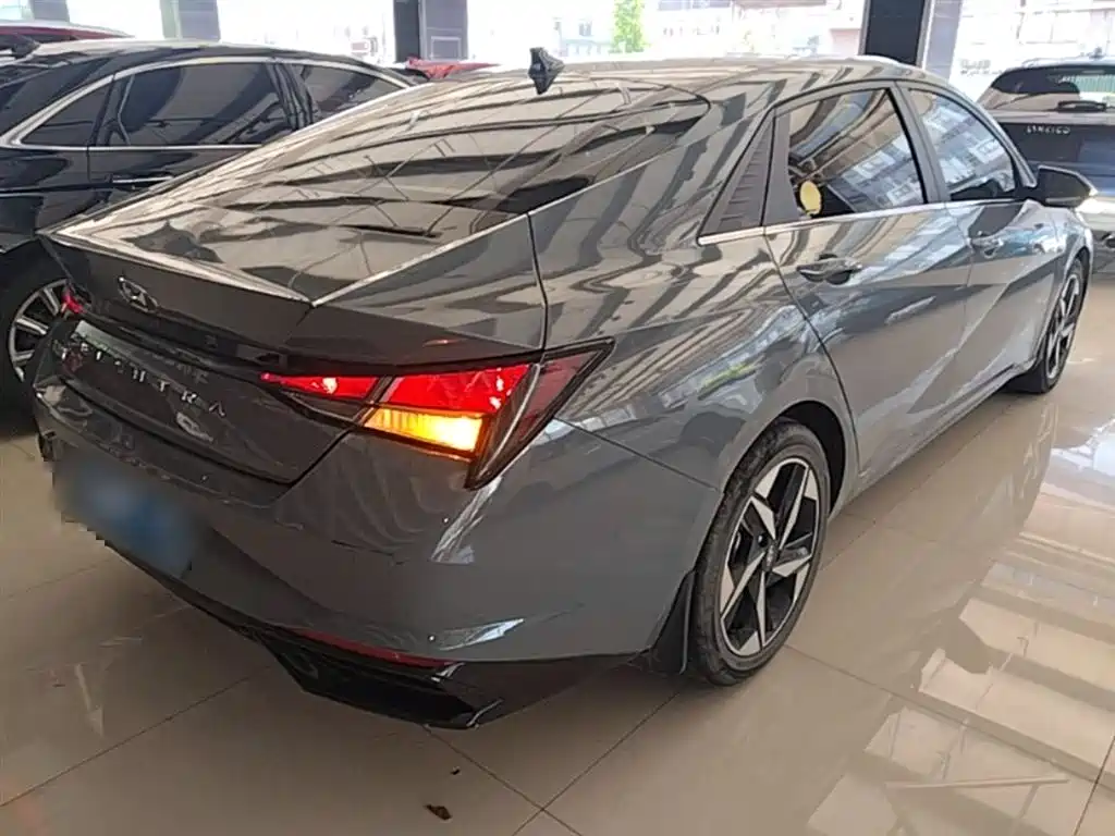 Hyundai Elantra 2022 1.5L CVT GLX Elite Edition фото 7