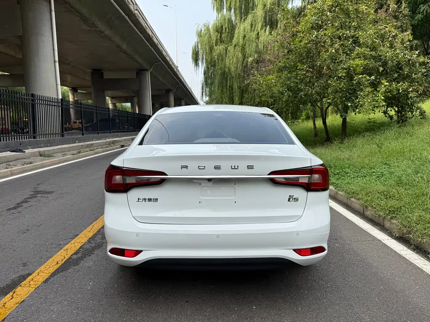 Фото 6 - Roewe i5