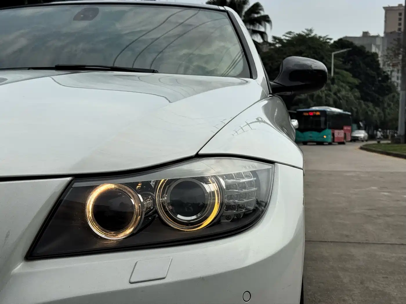 BMW 3 Series (Import) 2010 320i Luxury фото 4