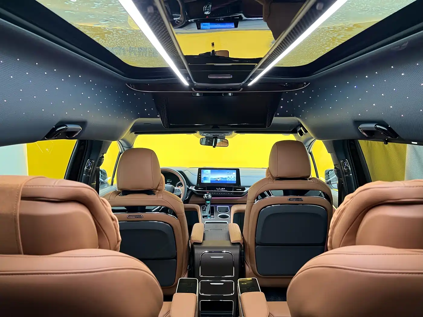 Toyota Granvia 2024 2.5L Hybrid Comfort фото 30