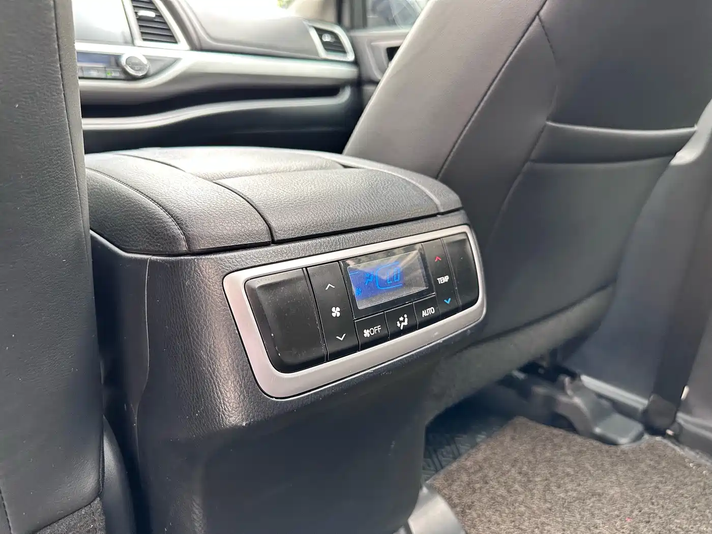 Toyota Highlander 2018 2.0T 4WD Luxury 7-seater China VI фото 7