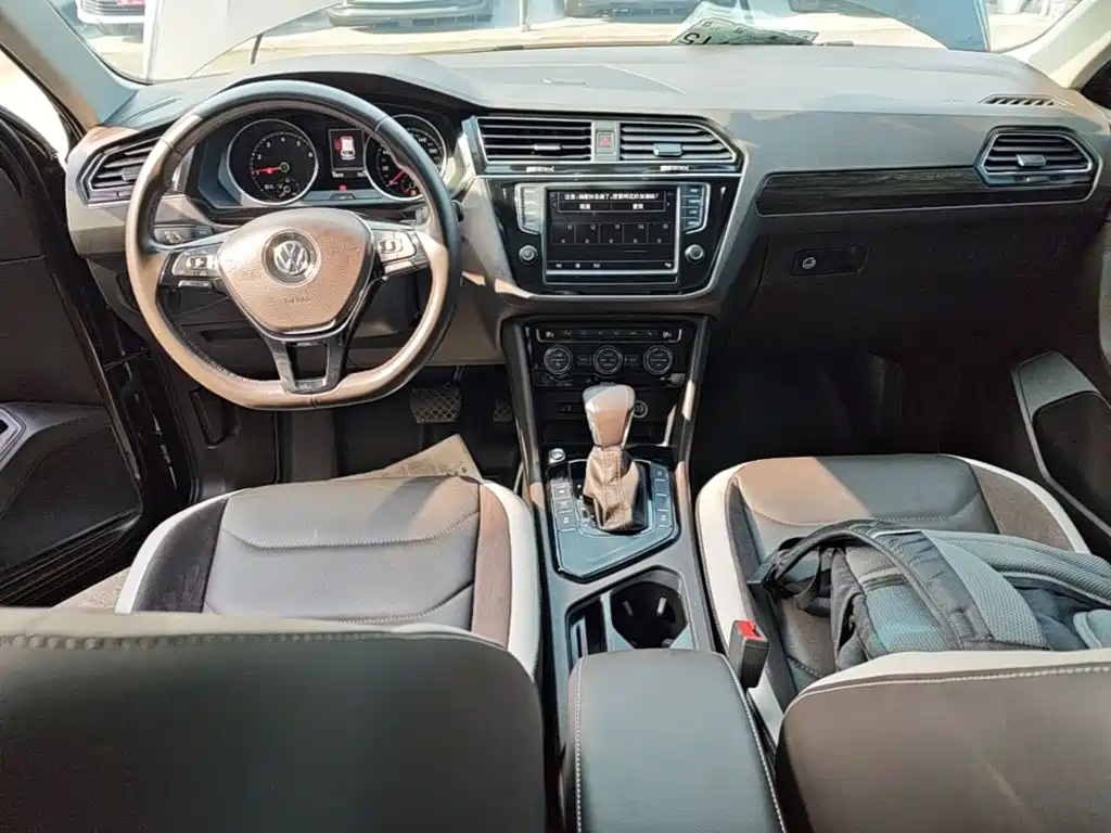 Фото 10 - Volkswagen Tiguan L