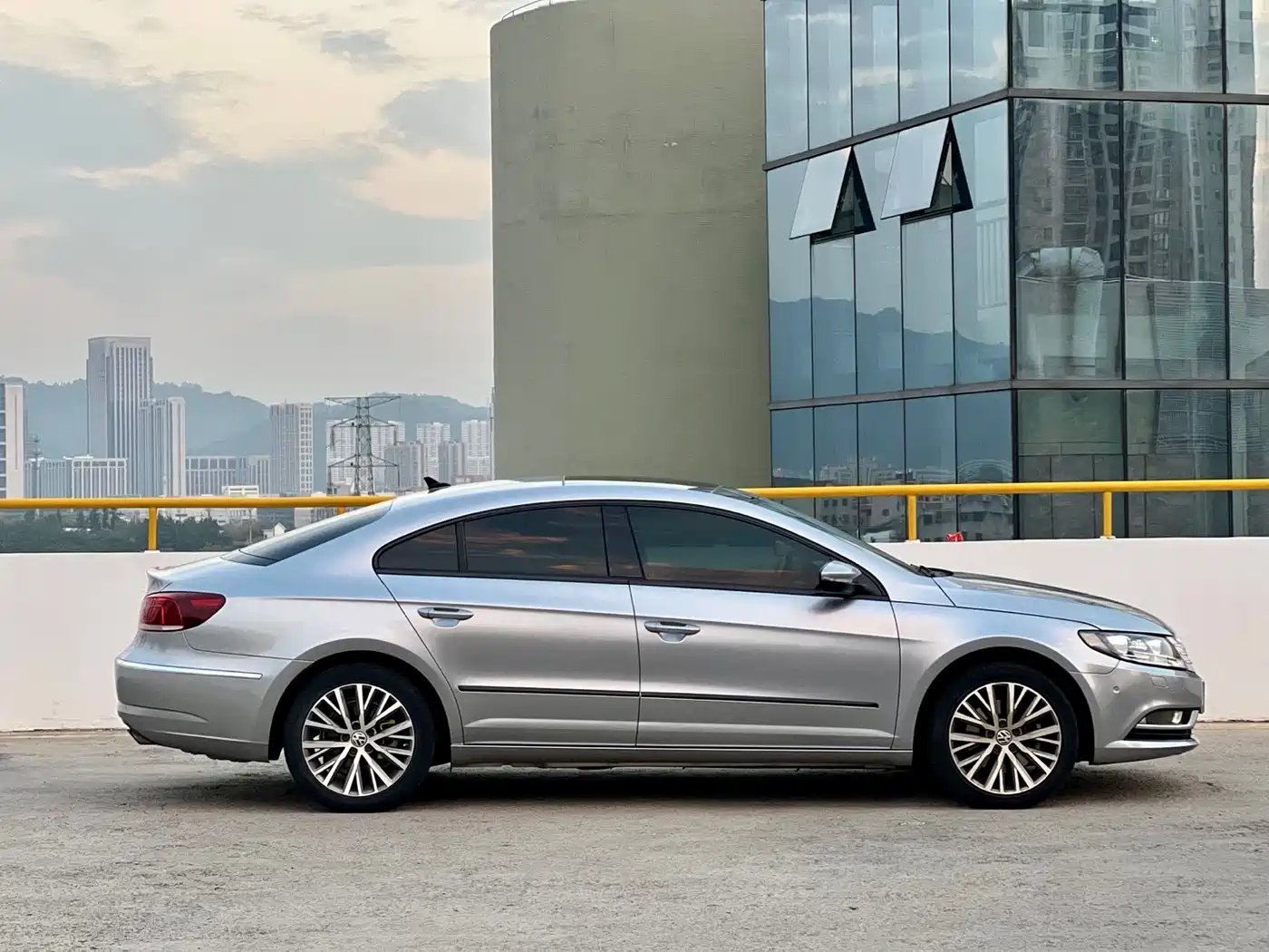 Volkswagen FAW-Volkswagen CC 2016 Model 1.8TSI Luxury фото 16