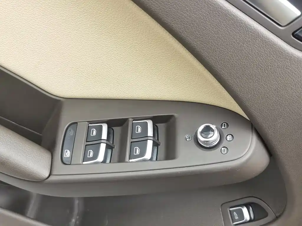 Фото 9 - Audi A4 (Import)