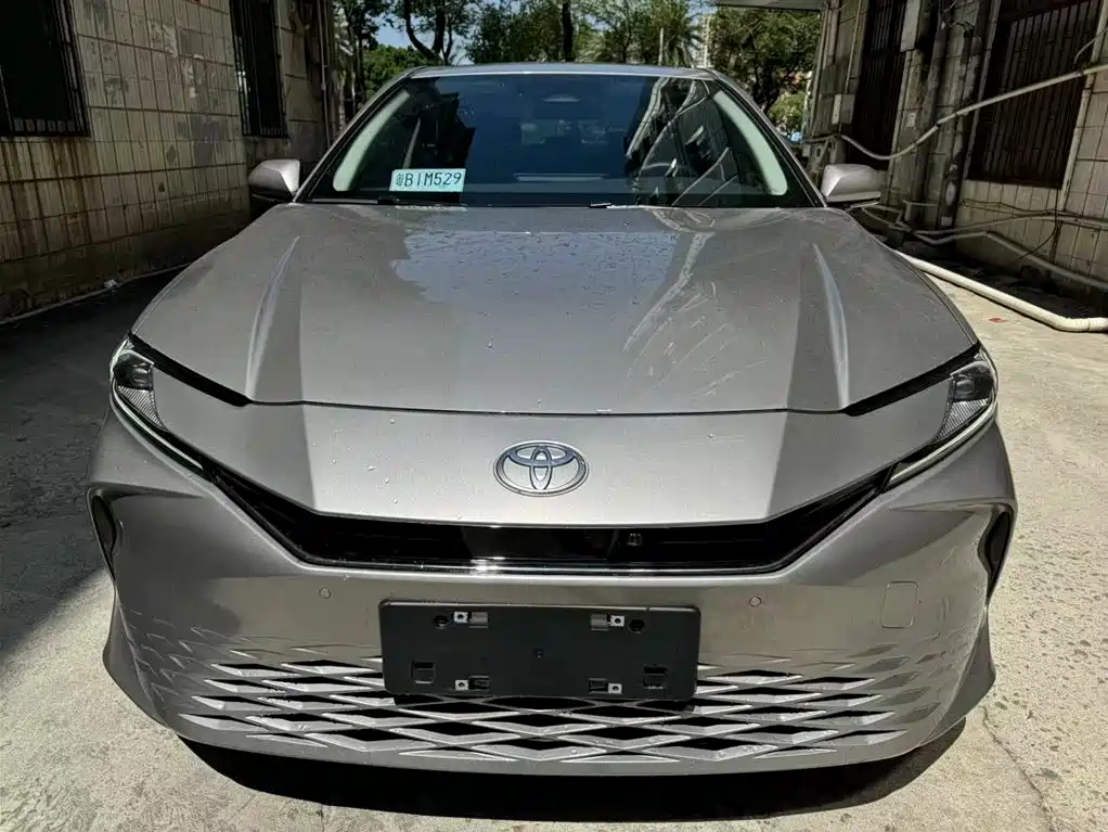 Toyota Camry 2024 2.0GVP Luxury Edition фото 2