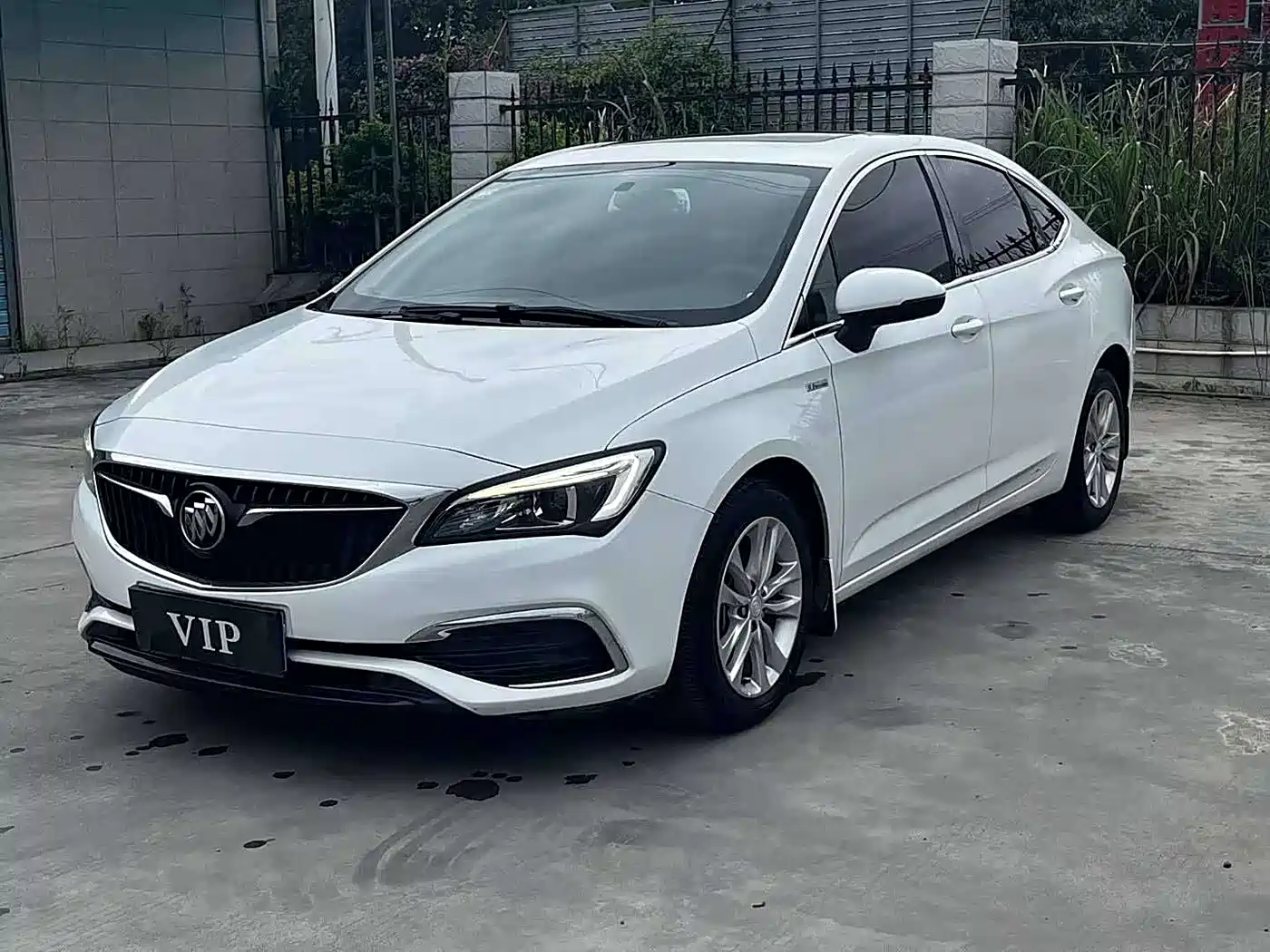 Buick Verano 2018 Sedan 20T Dual Clutch Leading