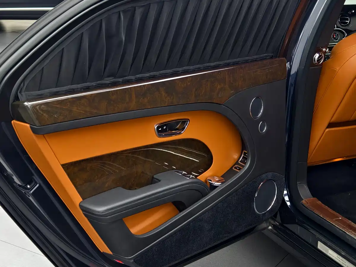Bentley Mulsanne 2017 6.8T Long Wheelbase фото 11