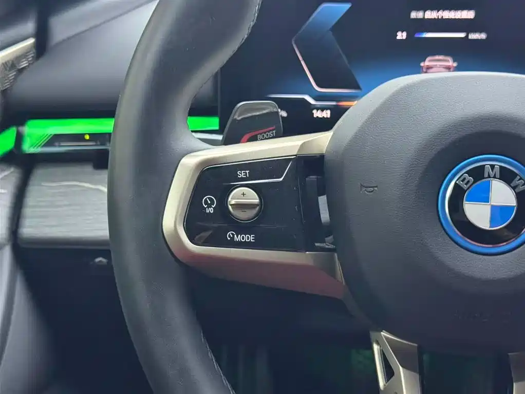 Фото 15 - BMW i5