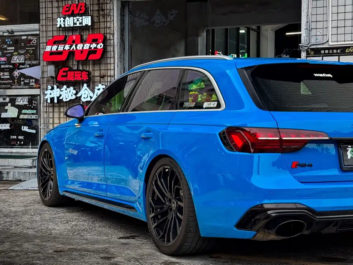 Audi RS 4 2021 RS4 Avant Obsidian Edition фото 4