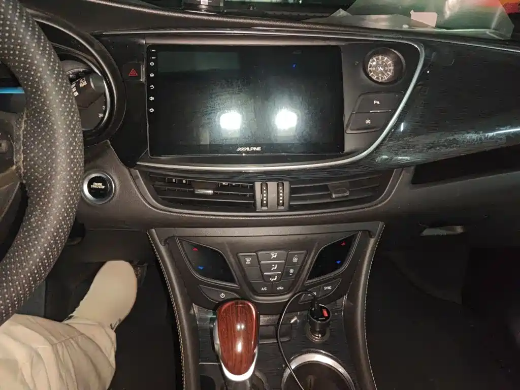 Фото 6 - Buick Envision Plus