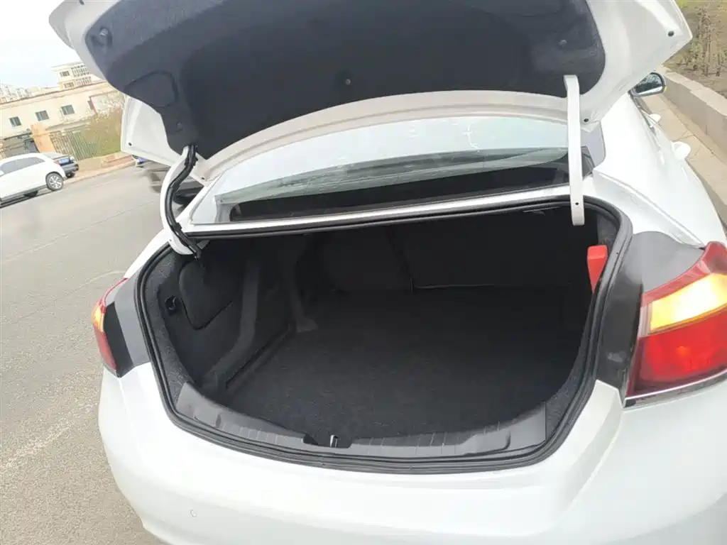 Chevrolet Cruze 2015 1.5L Manual Elite Edition фото 19