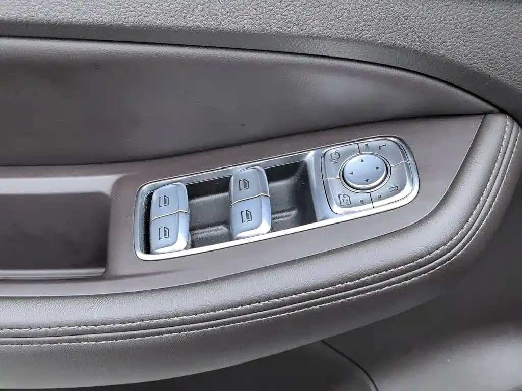 Фото 9 - Roewe RX8