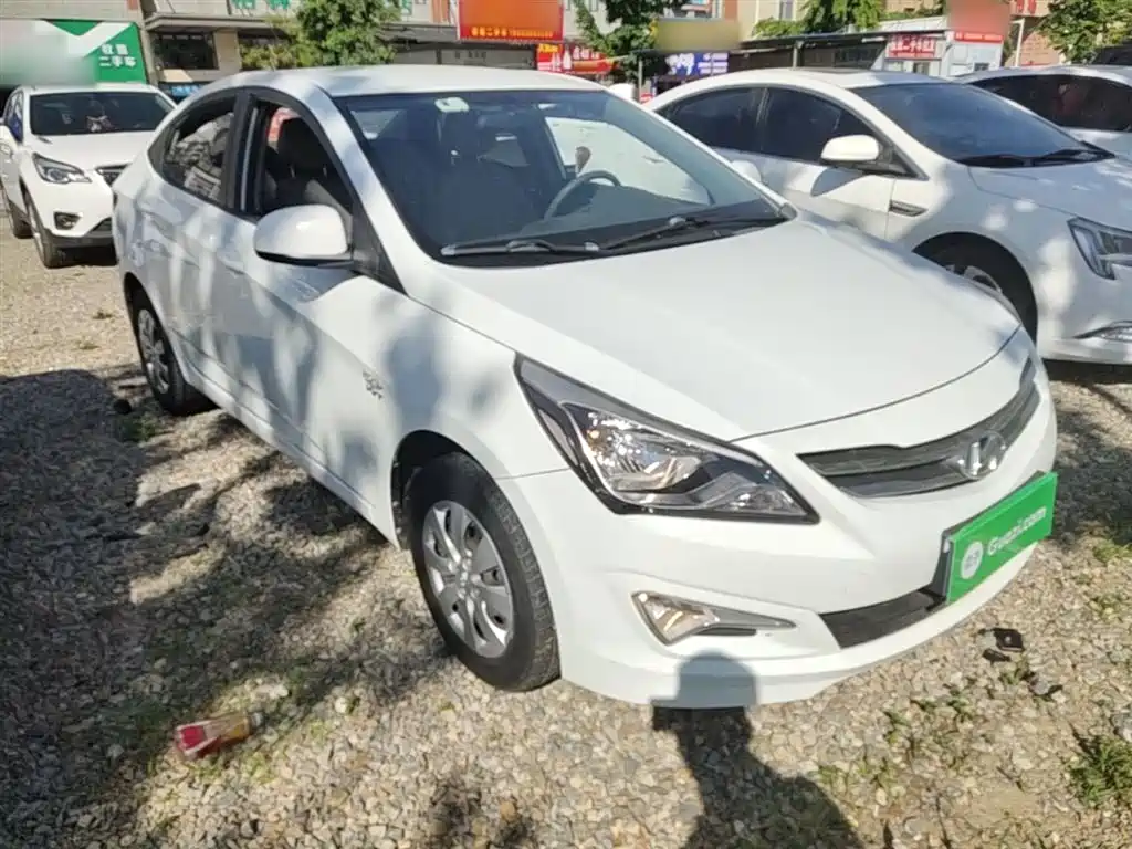Hyundai Verna 2016 1.4L Manual Smart GLS фото 4