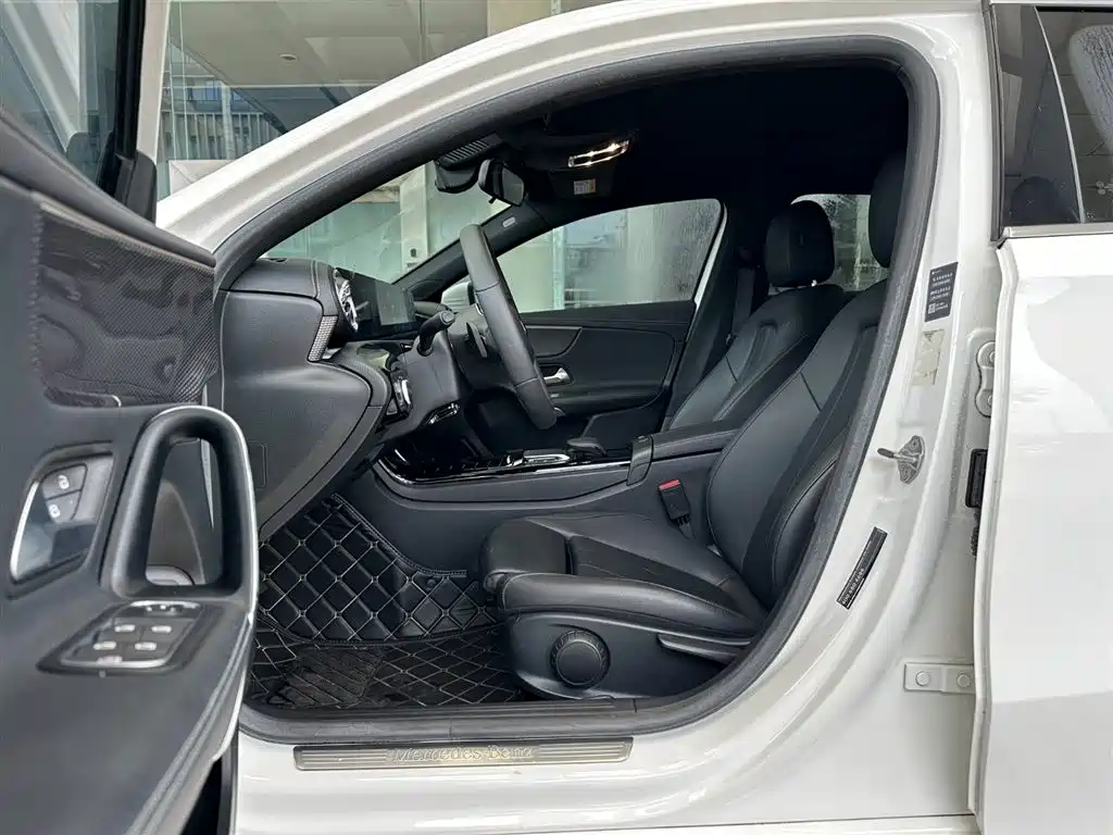 Mercedes-Benz A-Class 2021 A 200 L Sport Sedan Fashion Edition фото 9