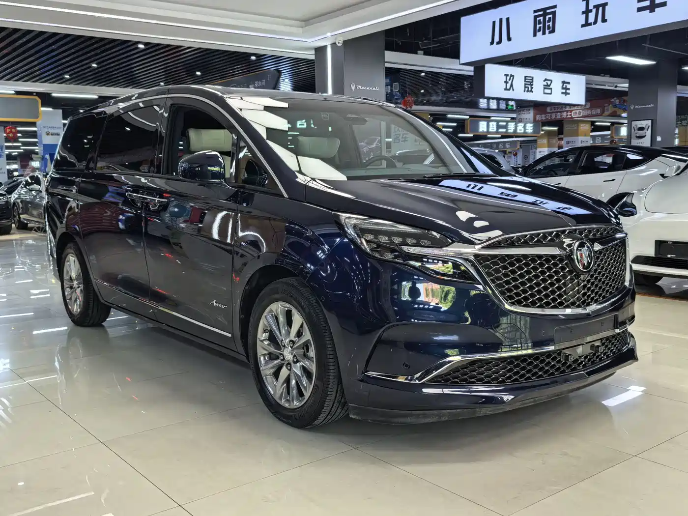 Buick GL8 2022 Avenir 4-Seater Prestige Edition фото 3