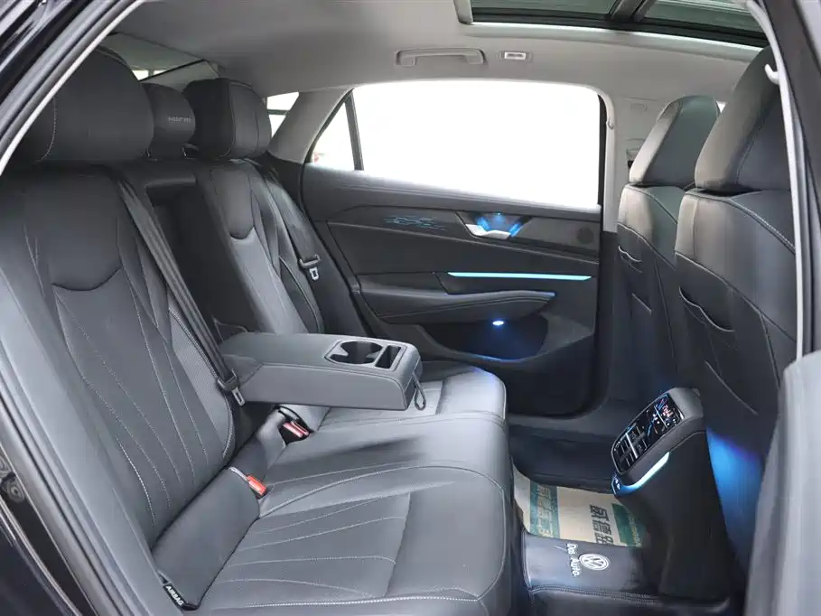 Volkswagen Passat 2025 Pro 380TSI Dragon Glory Edition фото 18