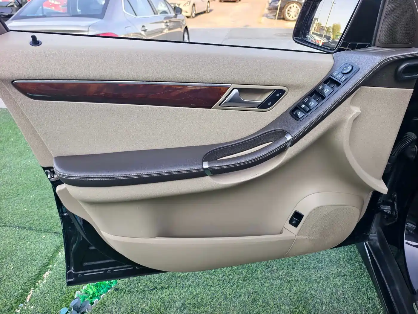 Mercedes-Benz R-Class 2011 R 350 L 4MATIC фото 7