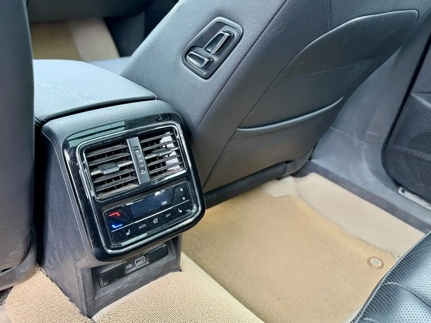 Volkswagen Passat 2023 Facelift 330TSI Starlight Premium Edition фото 17