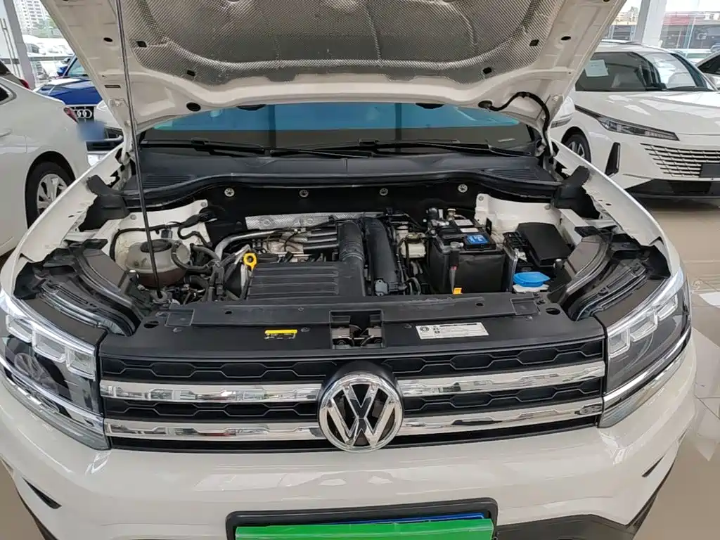 صورة 20 - Volkswagen Tharu