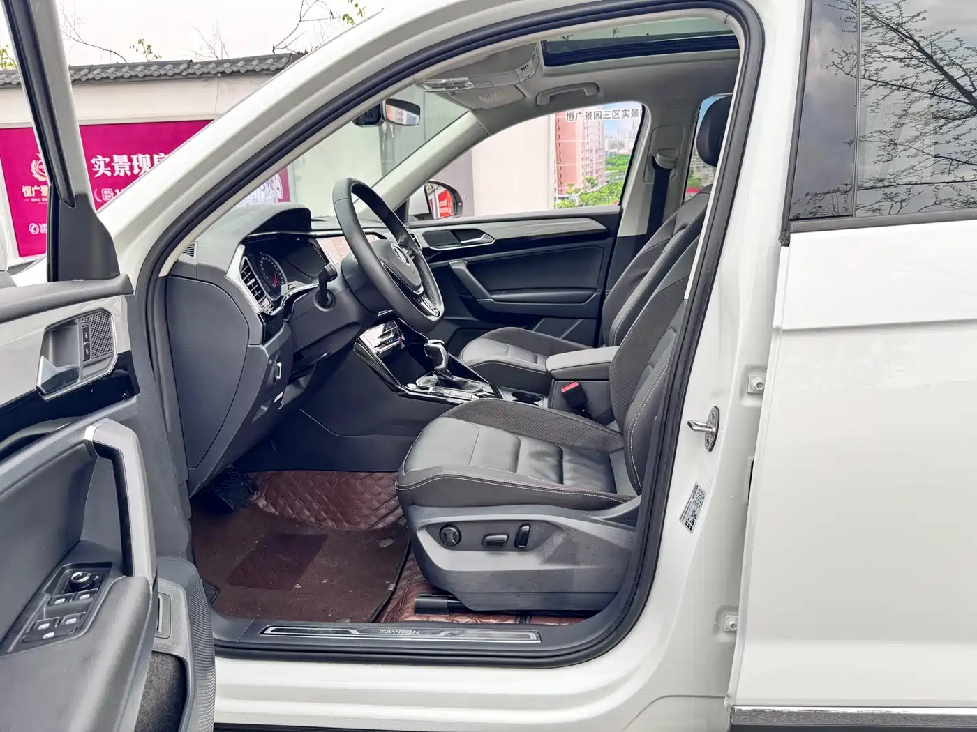 Volkswagen Tayron 2022 280TSI 2WD Luxury Smart Connect Edition фото 9