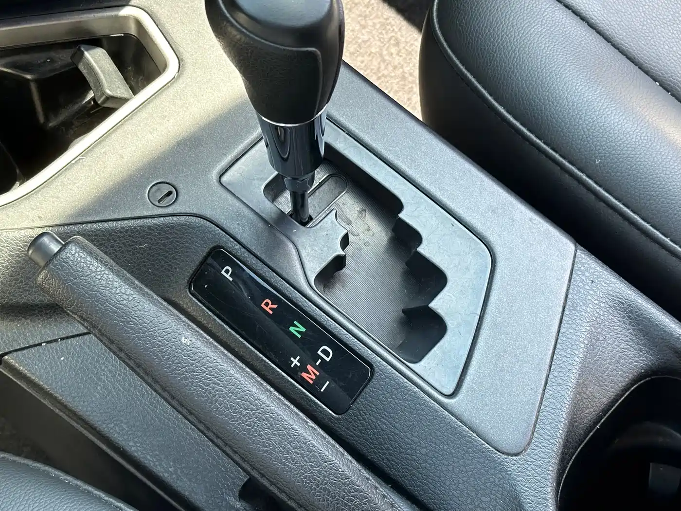 Toyota RAV4 Rongfang 2016 2.0L CVT 2WD Trend (China V) фото 15