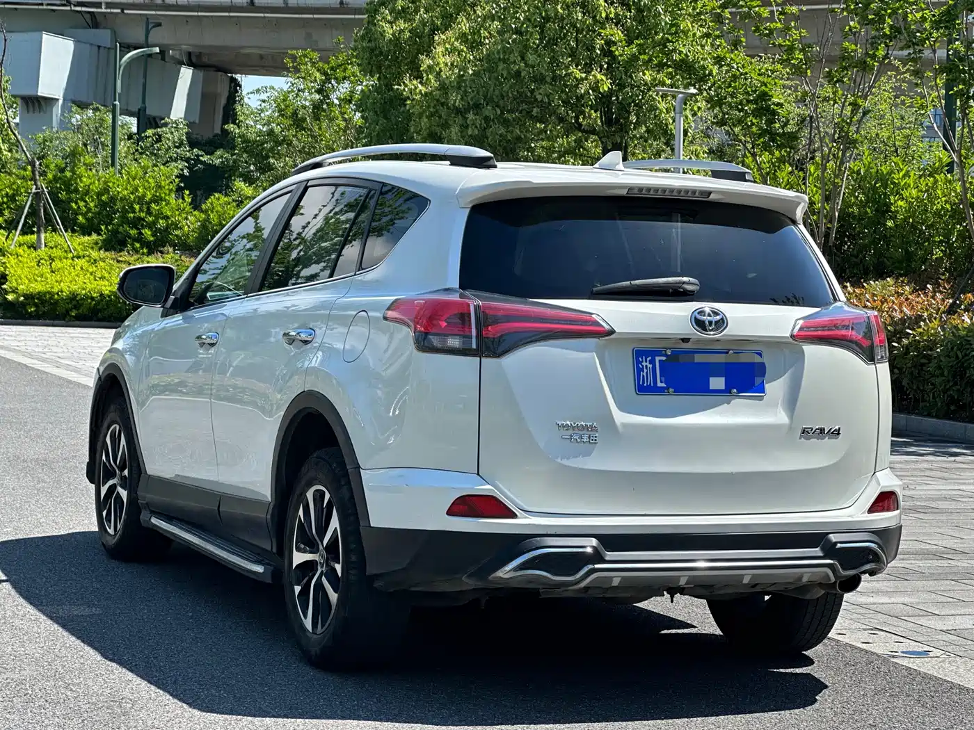 Toyota RAV4 Rongfang 2016 2.0L CVT 2WD Trend (China V) фото 4