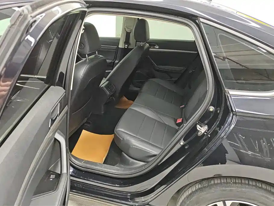 Volkswagen Lavida 2022 1.5L Auto Comfort Edition фото 11