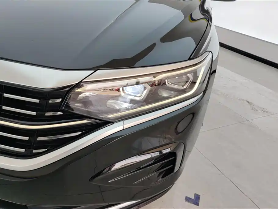Volkswagen Passat 2022 330TSI Luxury Edition фото 5