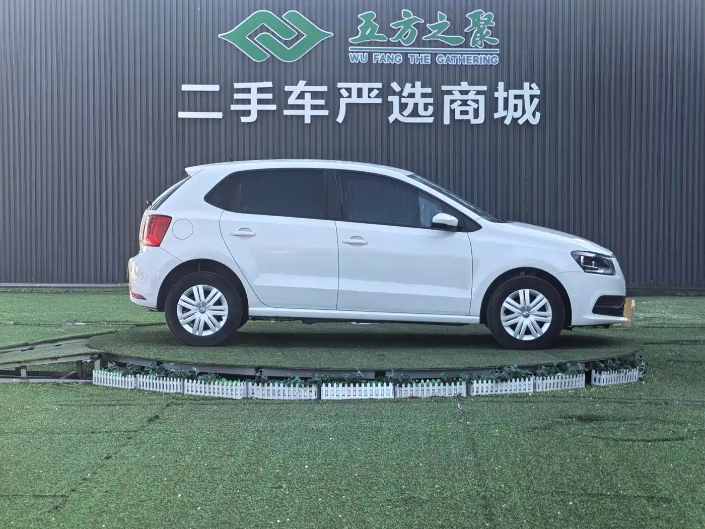 Volkswagen Polo 2016 1.4L Automatic Trend фото 7