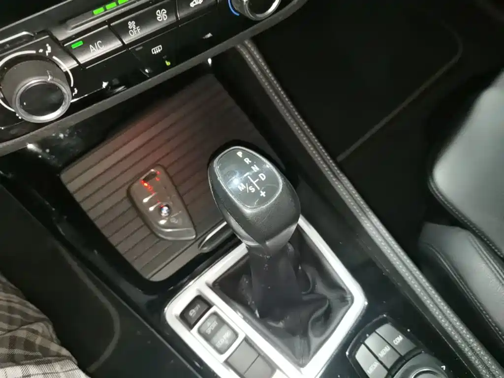 BMW 1 Series 2018 118i Sport Edition фото 14