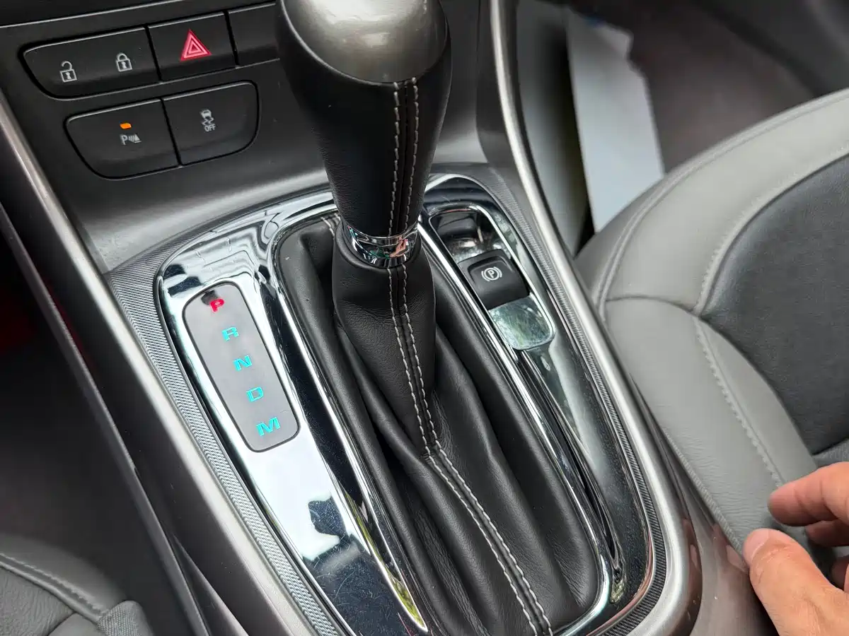 Chevrolet Malibu 2014 2.0L Automatic Luxury фото 13