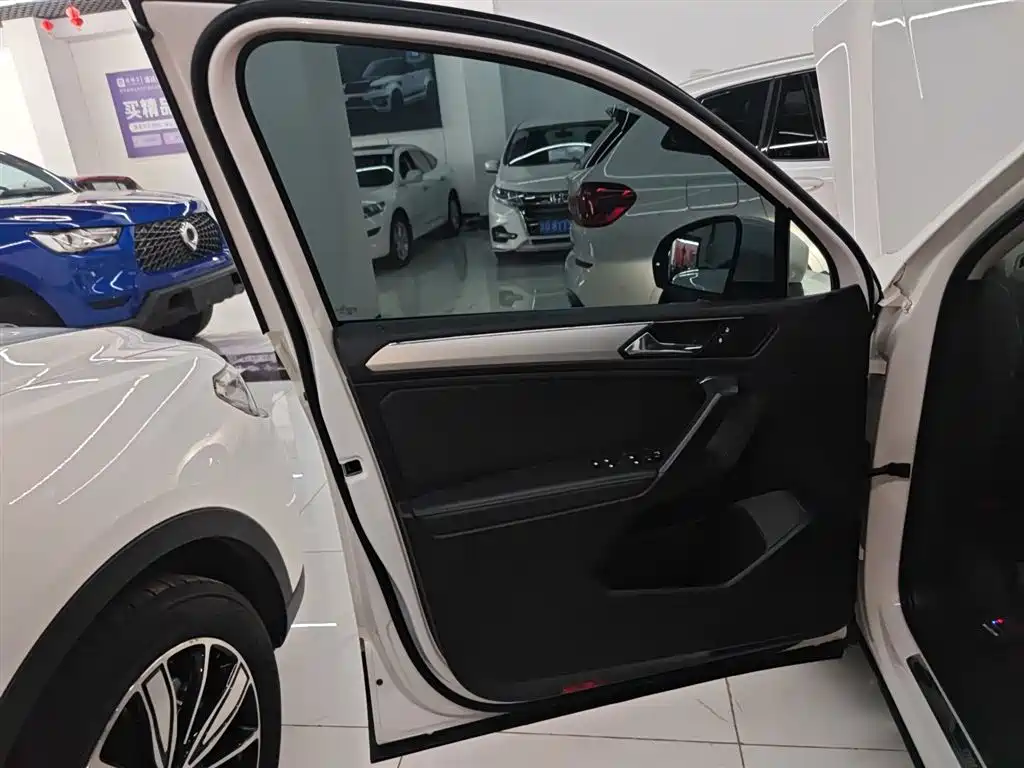 Volkswagen Tiguan L 2019 Facelift 330TSI Auto 2WD Panorama Comfort China VI фото 28