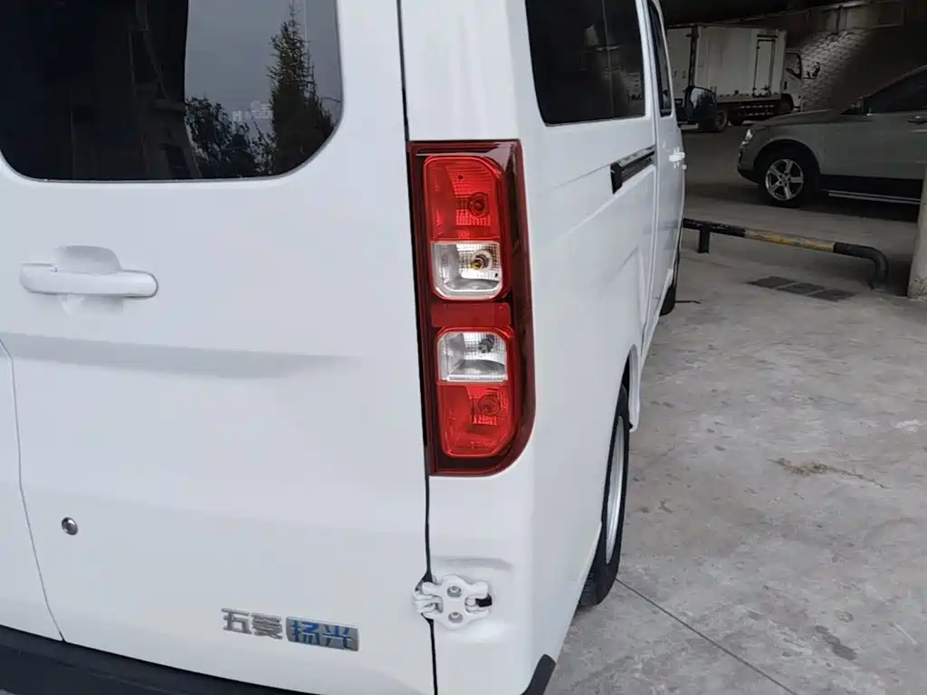 Wuling Motors Wuling Yangguang 2025 2024 300KM Comfort Bus Version 75kW