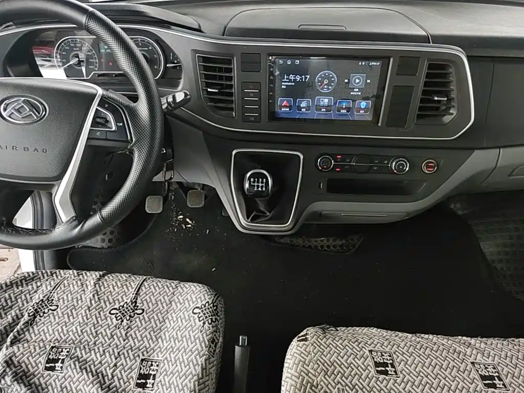 SAIC Maxus Xintu V80 2025 2025 Value Edition Aoyun 2.0T Manual Long Wheelbase Medium Roof 127Ps 6/7/9-seater