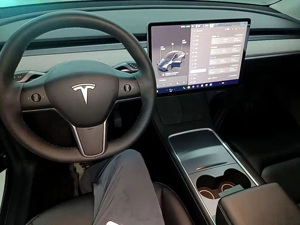 Фото 10 - Tesla Model Y