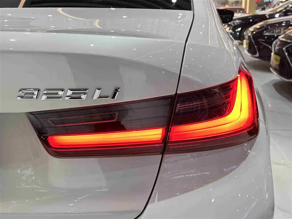 BMW 3 Series 2023 325Li M Sport Package фото 8