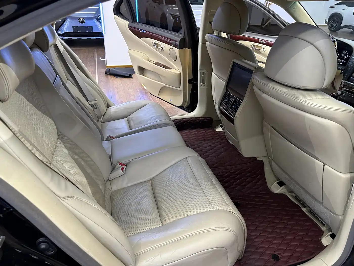 Lexus LS 2010 460L Luxury Edition фото 17