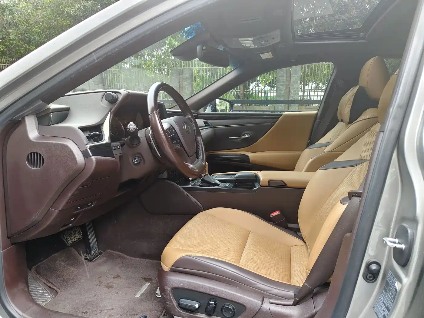 Фото 9 - Lexus ES